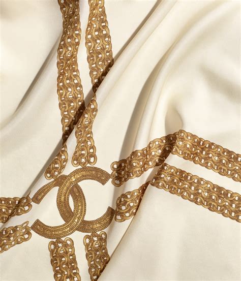 carre de soie chanel